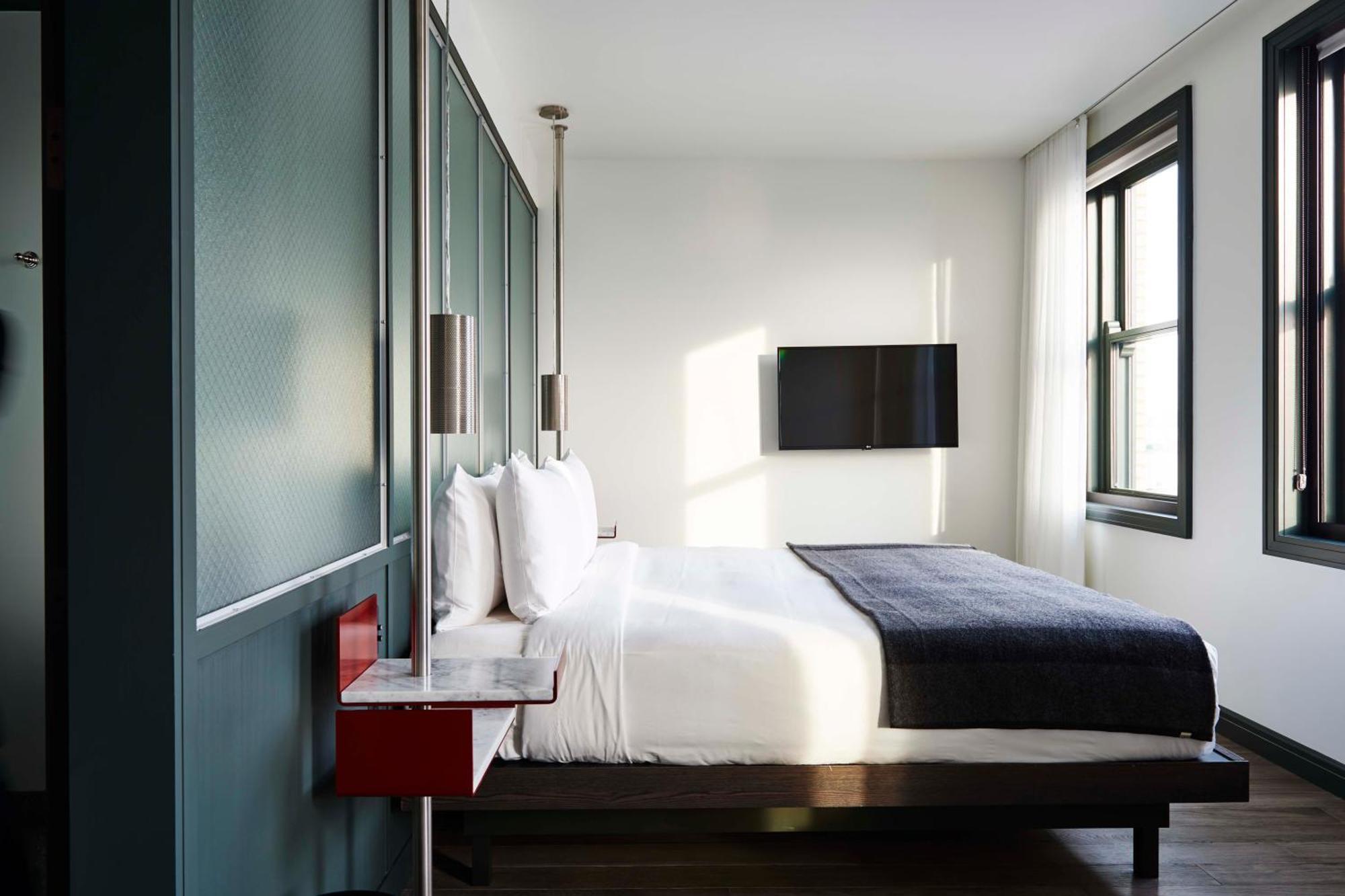 Zimmer mit Kingsize-Bett